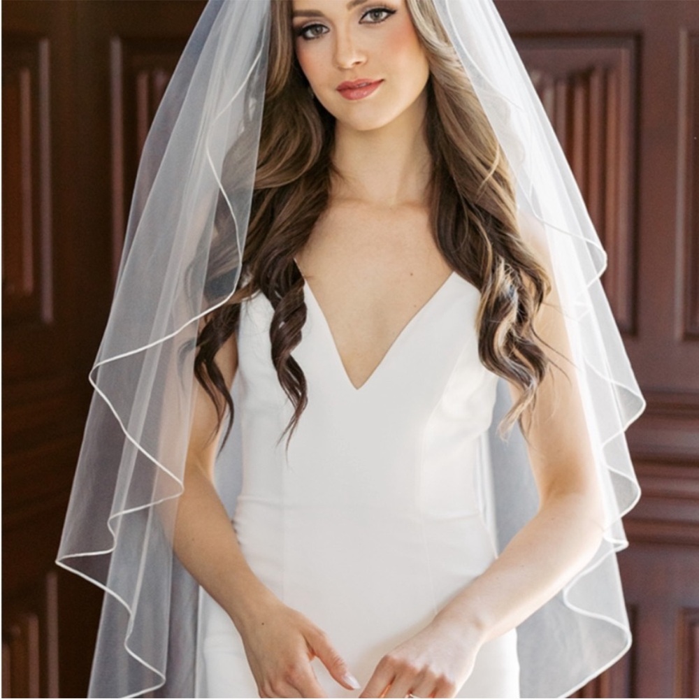 TONI FEDERICI Taylor Sheer White Bridal Veil